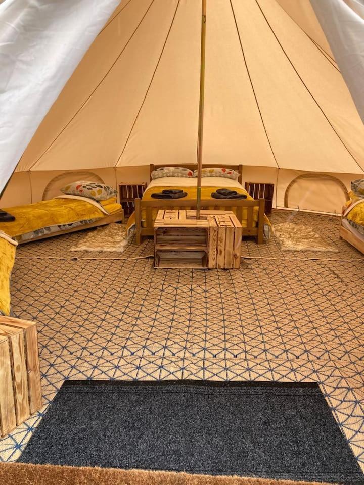 Roaches Retreat Family Glampsite, Rocky Reach Bell Tent With Outdoor Adventures And Campfire Nights Upper Hulme Kültér fotó