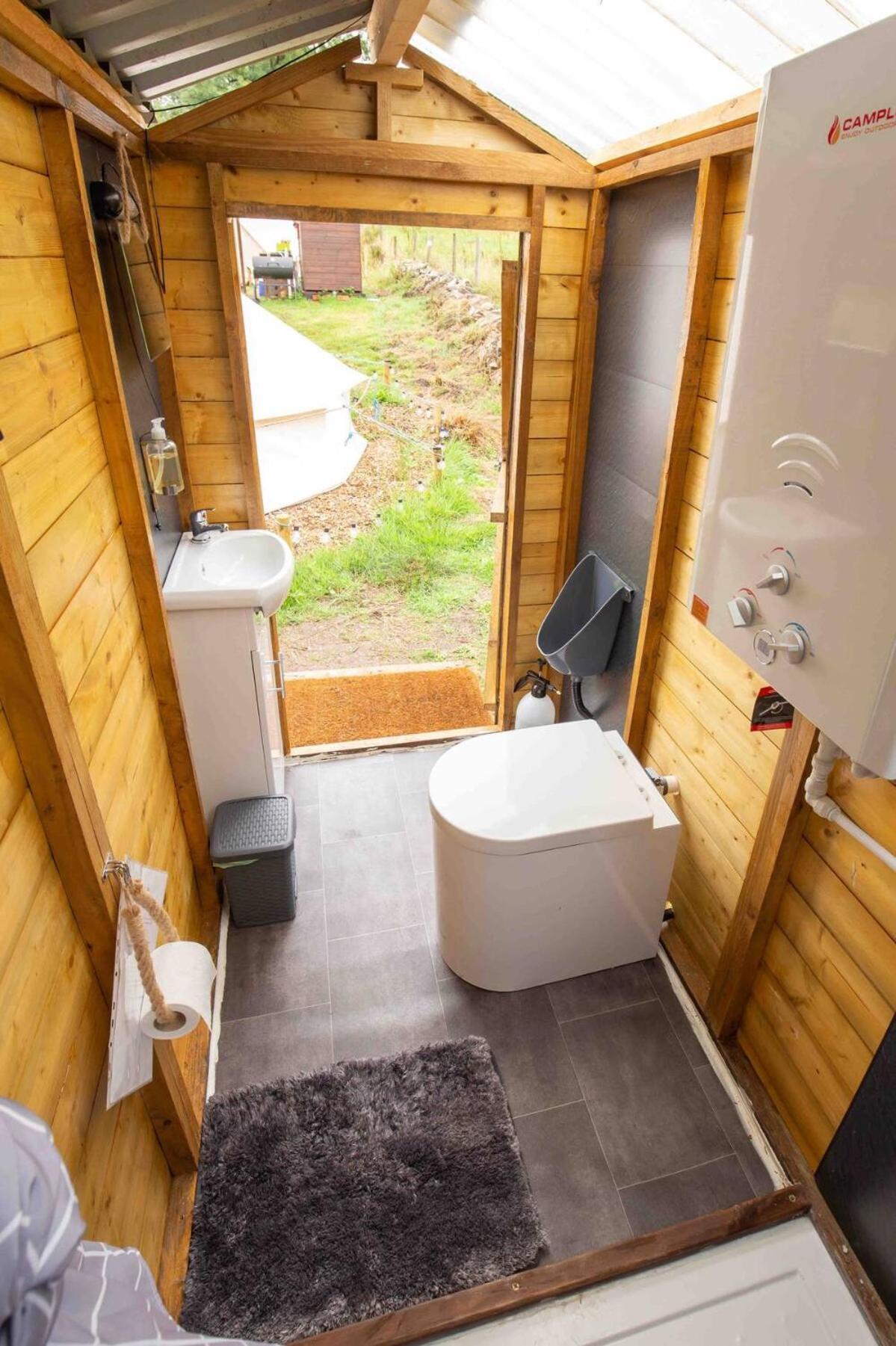 Roaches Retreat Family Glampsite, Rocky Reach Bell Tent With Outdoor Adventures And Campfire Nights Upper Hulme Kültér fotó